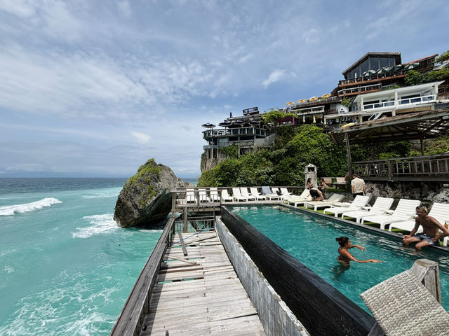 Uluwatu beach - Suluban / Bali 