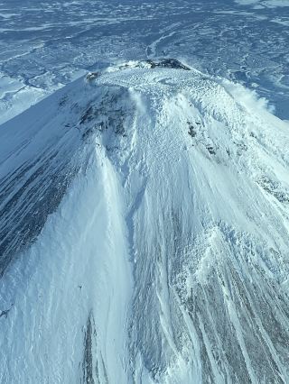Fly over volcanoes 🌋 
