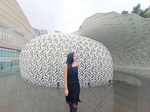โดมสีขาว หน้าห้าง The ring chongguang 