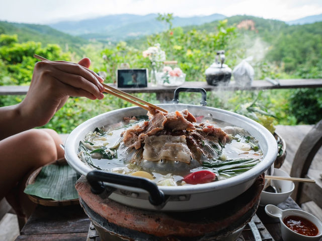 ฮักเขา ณ แม่แจ่ม เชียงใหม่🪵🌲🌳🌧️