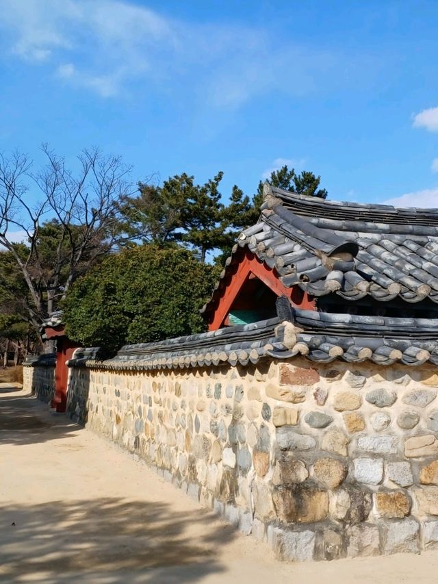 자연과 하나된 수로왕릉😁
