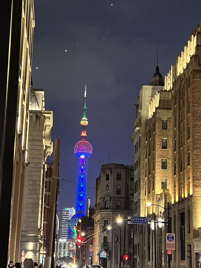 Golden lights, ancient sights—Yu Garden at its most enchanting! ✨ 🏮