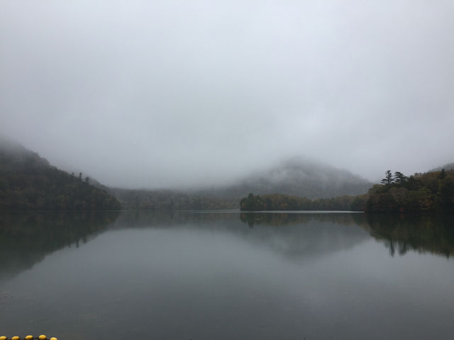 ชิลกลางสายหมอก พักใจกลางธรรมชาติที่ Yuno Lake