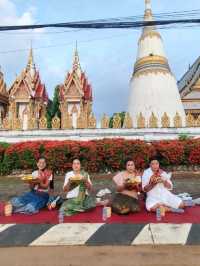 ตักบาตรข้าวเหนียววัดหลวงปากเซ ไหว้ศาลหลักเมือง