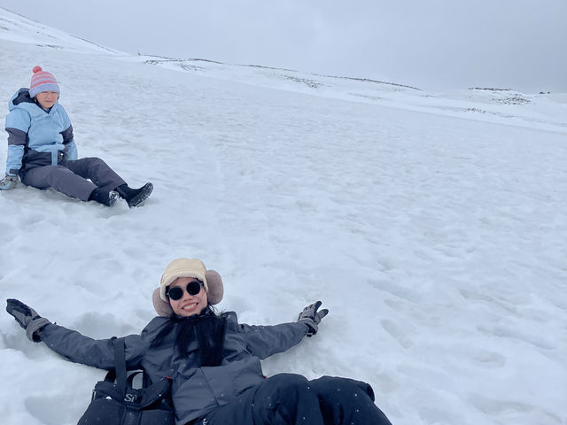 “Snowflakes and Smiles: A Family Day on Asahidake”