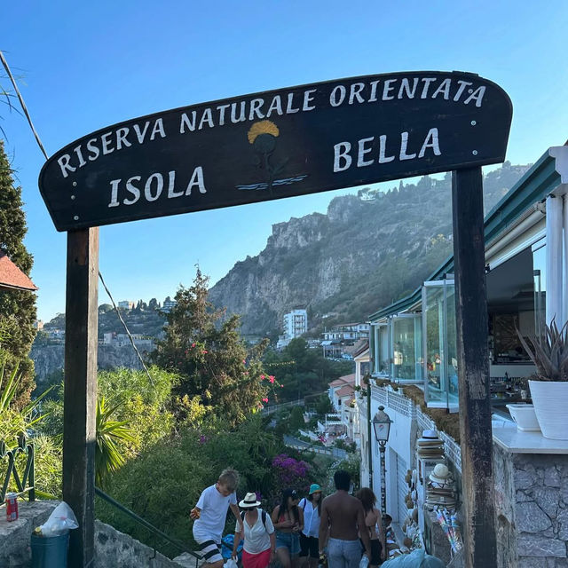 🌊✨ Isola Bella: A Spring Paradise in Taormina’s Embrace! 🌿🏝️