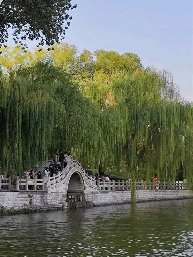 大明湖走一圈，超然樓拍點燈