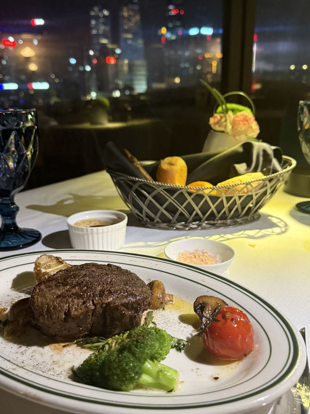 外灘夜景🌃 對住東方明珠食西餐🍽️