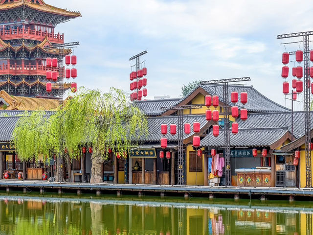 Millennium City Park in Kaifeng City, central