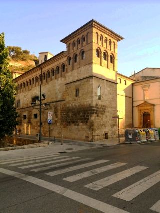 The museum is located in the Royal Palace of Navarra Estrella, the only Romanesque civil building in the region.