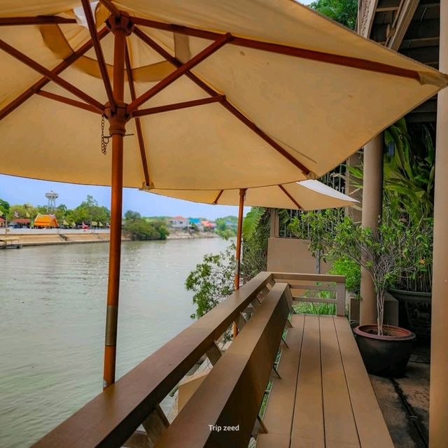 คาเฟ่ริมแม่น้ำ อยุธยา