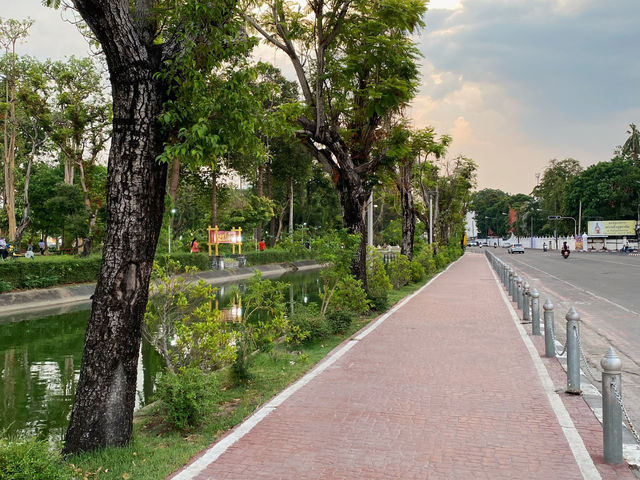 ทุ่งศรีเมือง - สวนสาธารณะ/ลานกิจกรรมใจกลางเมือง