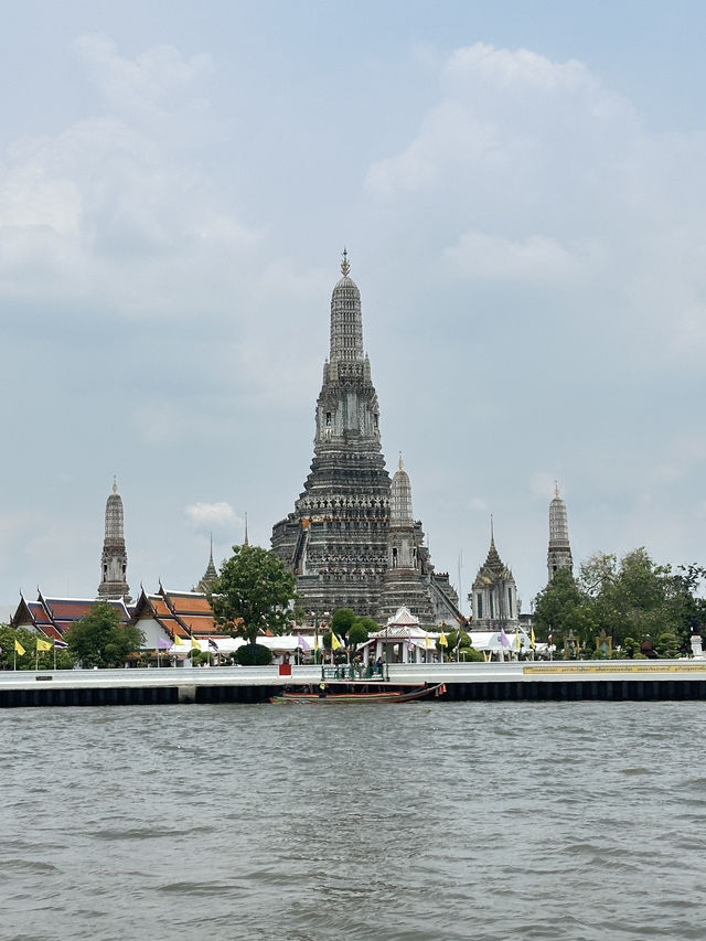 วัดอรุณราชวรารามวัดคู่เมืองย่านริมแม่น้ำเจ้าพระยา