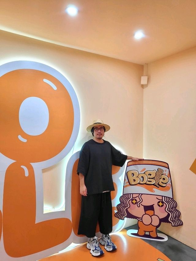 포토존 가득한 무료전시회가 있는 익산아트센터
