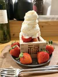 【福岡グルメ】斬新で豪快なスイーツで人気のカフェ🍓