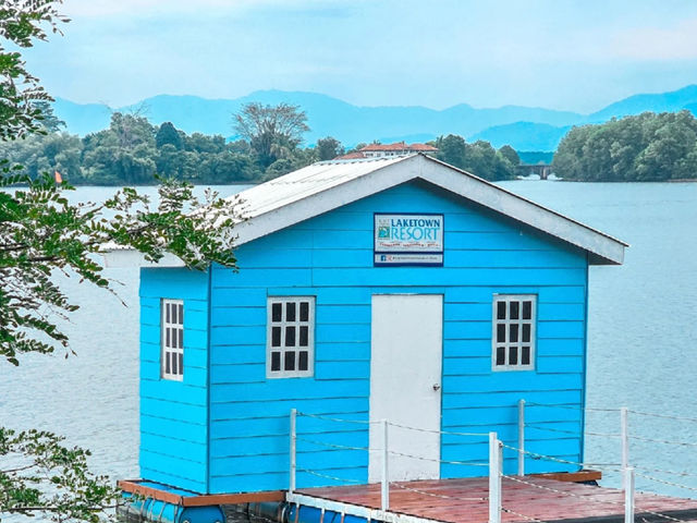 Did you know there’s a Blue Boat House in Bukit Merah too?! 🚤💙