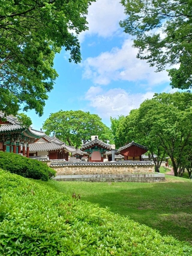 연인과 함께하기 좋은 조용한 성곽 산책길