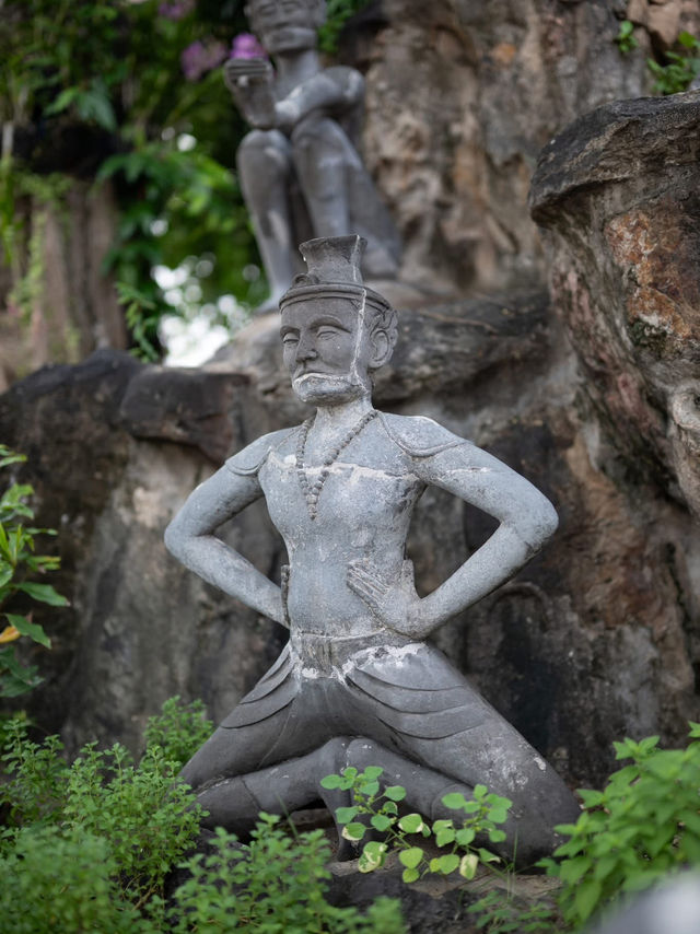 石像一つひとつに宿る、タイの知恵と祈り。🪷🗿