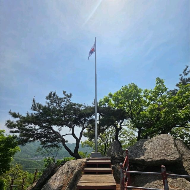 Quick Climb, Quiet Vibes, Totally Worth It