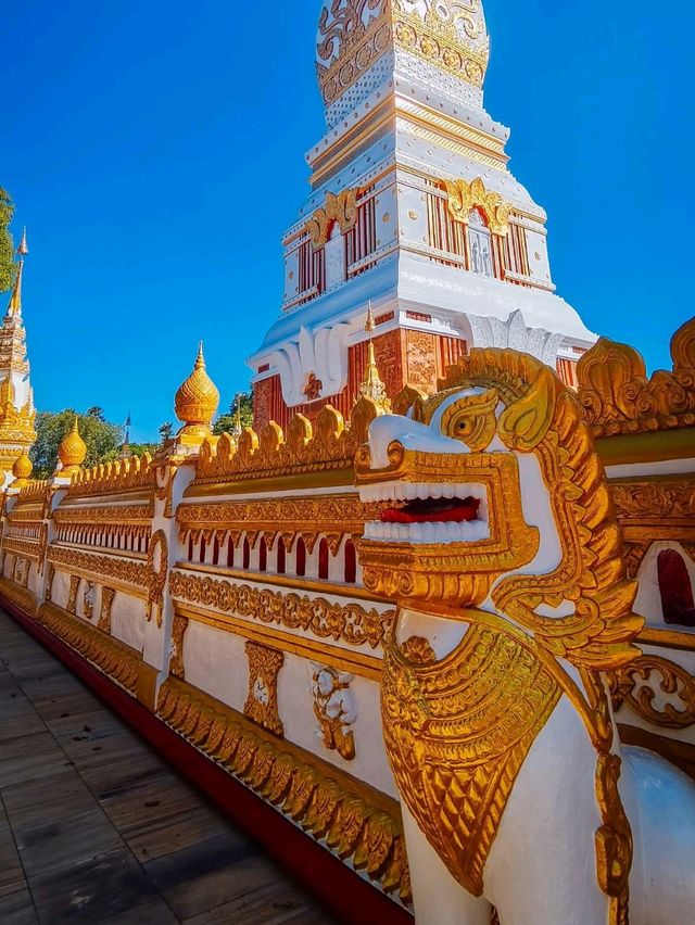 พระธาตุพนม – สถานที่ศักดิ์สิทธิ์คู่แผ่นดินอีสาน