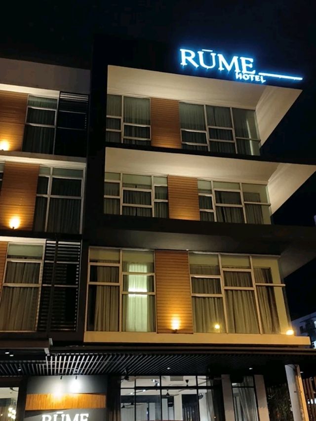 “Rume Hotel Kuching – A Cozy Urban Retreat with Culinary Delights”