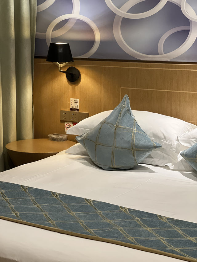 🏨 “기차역 도착 5분 만에 침대 위 – 닝보 푸티하이 호텔”