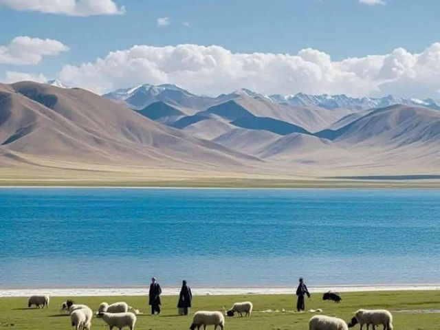 YAMDROK LAKE