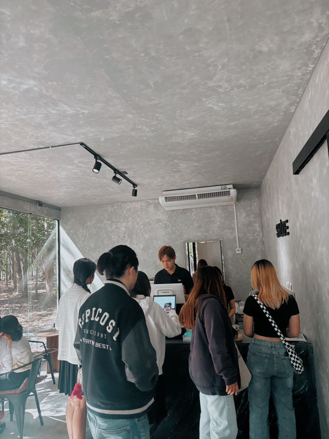 Shade Cafe – ความสงบในสไตล์โมเดิร์นลอฟท์กลางม.อุบล