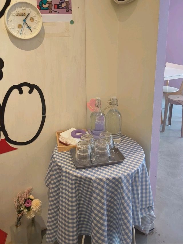 You should definitely come over this lovely cafe 