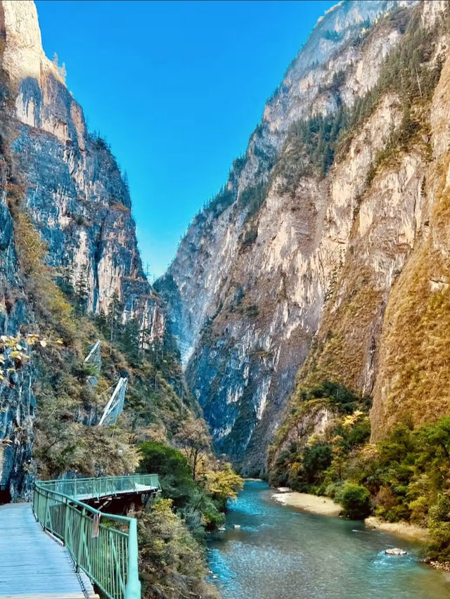 Where Heaven Meets Earth: Songzanlin & Shangri-La Lake