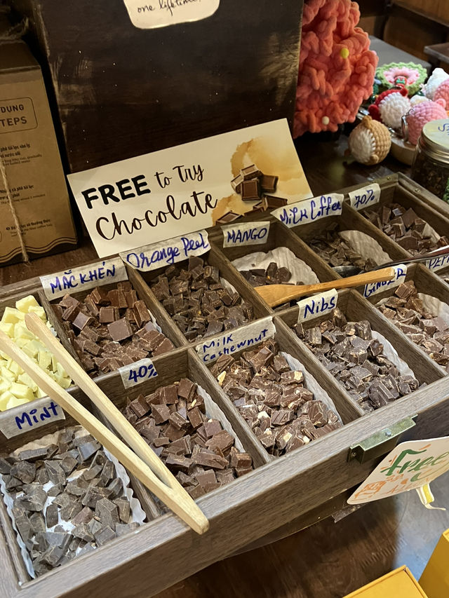 ハノイ土産にチョコレート