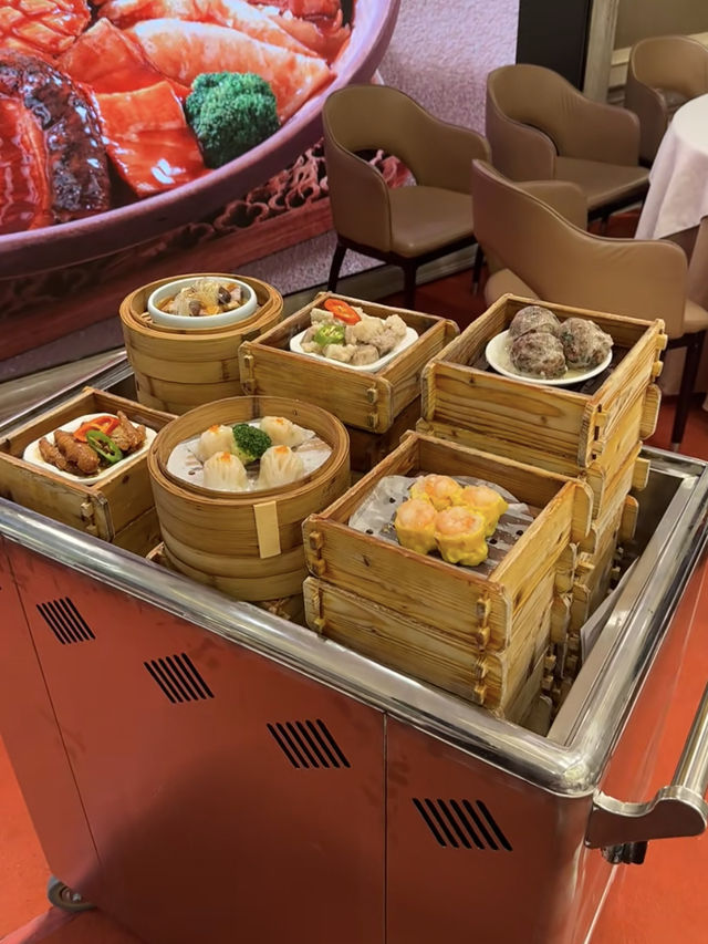 The Traditional Nostalgic “Dim Sum Trolley” Ritual Returns in GuangZhou!