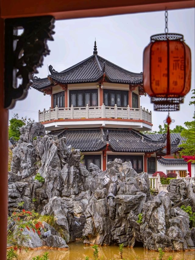 Waterfront Whispers – Lingnan Elegance Meets Lakeside Tranquility