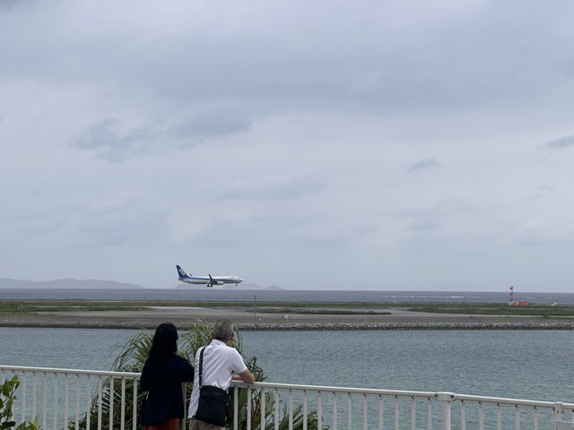 沖繩版聖托里尼！瀨長島絕美海景+飛機近距離掠頂，浪漫爆棚🌊✈️🌅