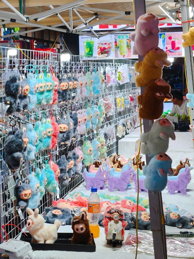 A lively street food paradise in Yiwu (But watch your step! 😭)