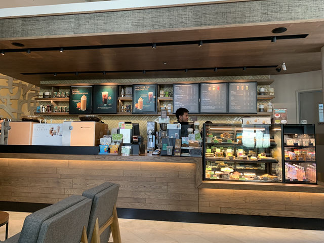 🍏 Chillin’ at Starbucks The Davis Sukhumvit 24 – Apple Pie & Iced Americano Combo Hit the Spot
