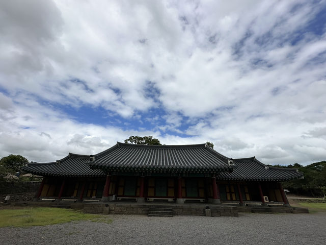 🏡一腳踏進濟州古代生活現場！《城邑民俗村》：這不只是村落，是一座活著的歷史博物館！🌾⛰️
