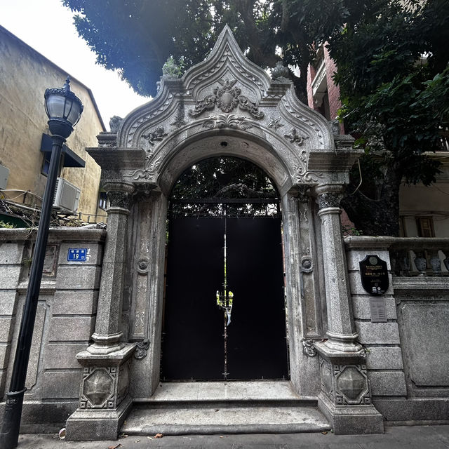 ⛪ Fuxing Church: Where Gothic Grace Meets Xiamen’s Tropical Charm!"