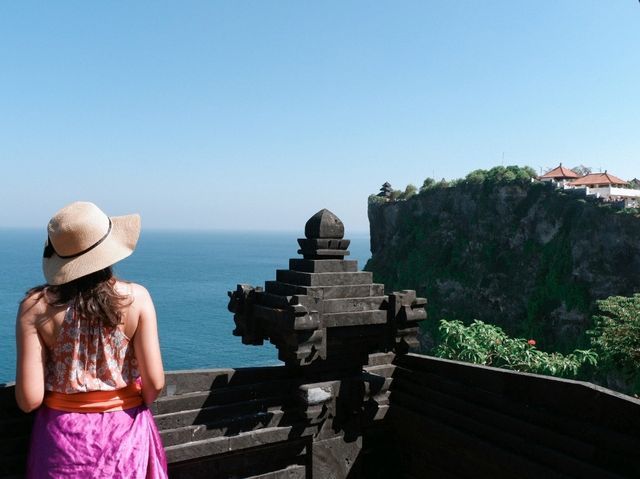 Uluwatu Temple, Bali – Breathtaking Views & Cheeky Monkeys! 🐒🌅🇮🇩