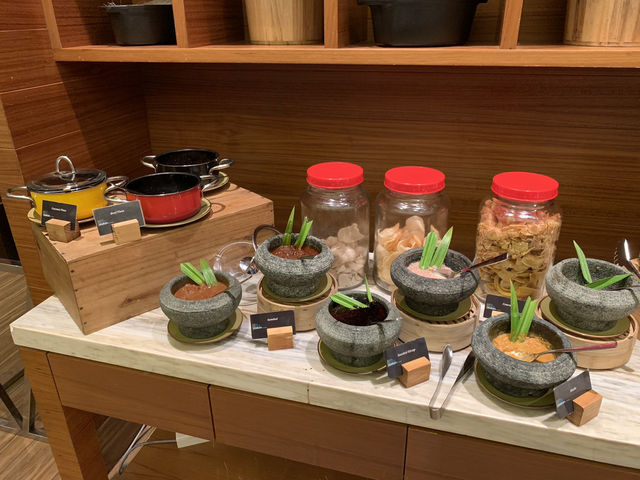 🍽️ Diverse Flavors at Makan Kitchen, DoubleTree by Hilton JB