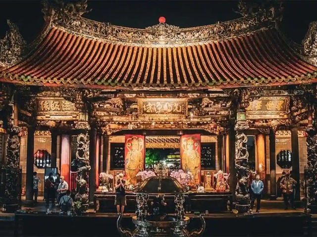艋舺精神象徵：台北龍山寺240年建築與信仰巡禮