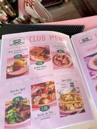 The Sky River Club บีชบาร์สีชมพูสุดคิวท์ริมน้ำกาญ
