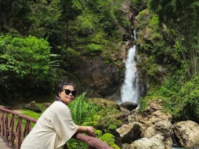 น้ำตกจ๊อกกระดิ่น อำเภอทองผาภูมิ จังหวัดกาญจนบุรี