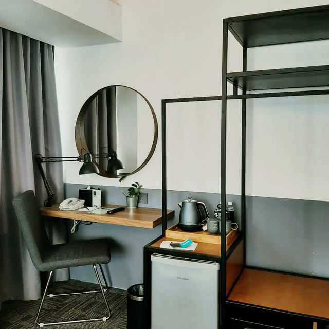 Zestful Comfort and Boutique Ease