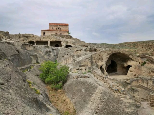 Caves, Cliffs & Ancient Vibes