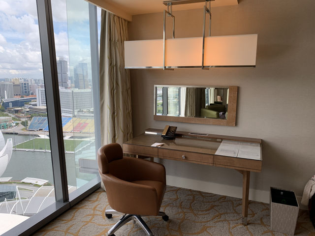 🏙️ Marina Bay Sands Stay – Spacious Comfort with Stunning Views
