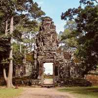 🌿✨ *Srah Srang Tbong Village: Cambodia’s Hidden Silk-Weaving Sanctuary* 🧵🐛