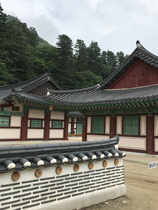 靜謐的寺廟，隱身於雪嶽山懷抱的百潭寺