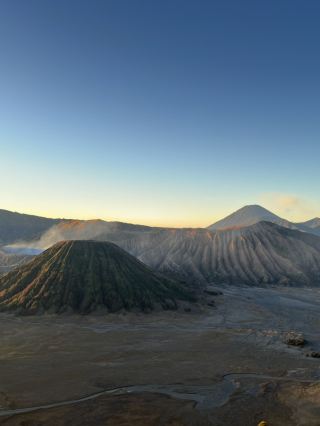 🌋 Mount Bromo – A Volcanic Sunrise You’ll Never Forget