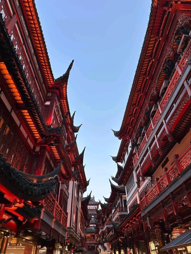 Shanghai’s Timeless Bazaar at Yu Yuan